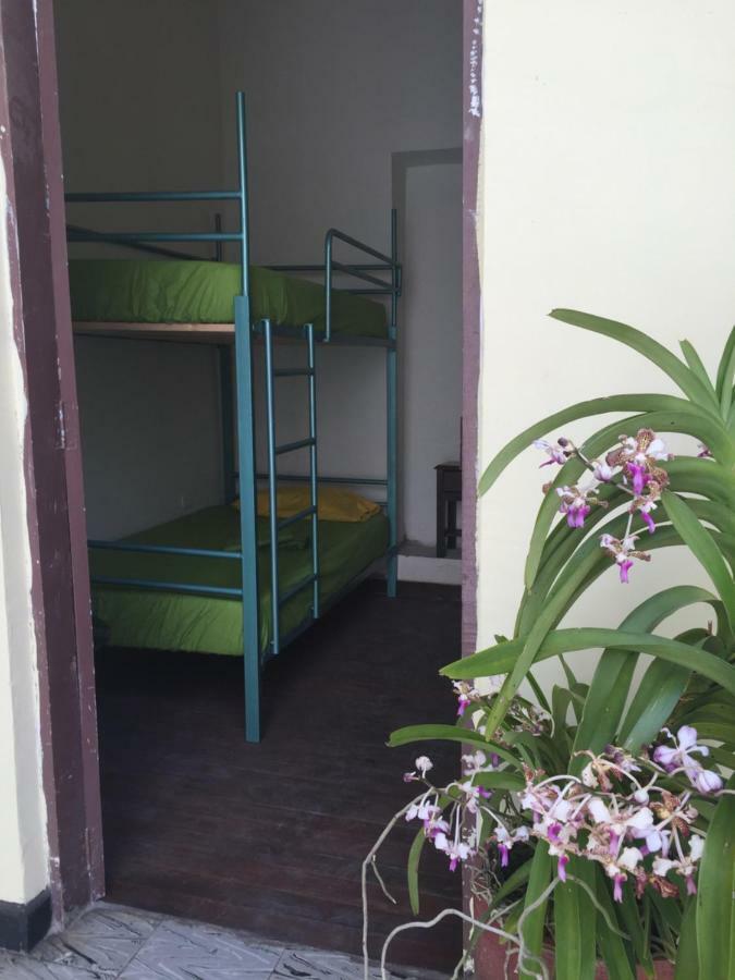 Cama en habitación compartida con 4 camas